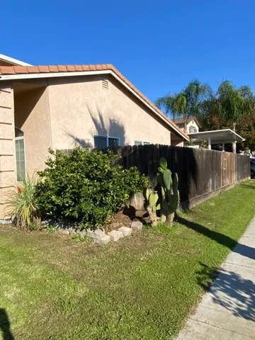 a view of a backyard of the house