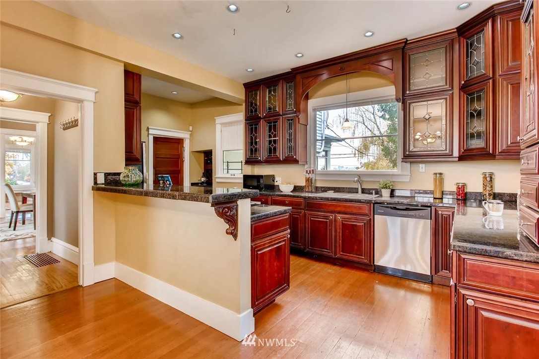 1136 31st Avenue South Seattle, WA 98144 - Photo 7 of 25