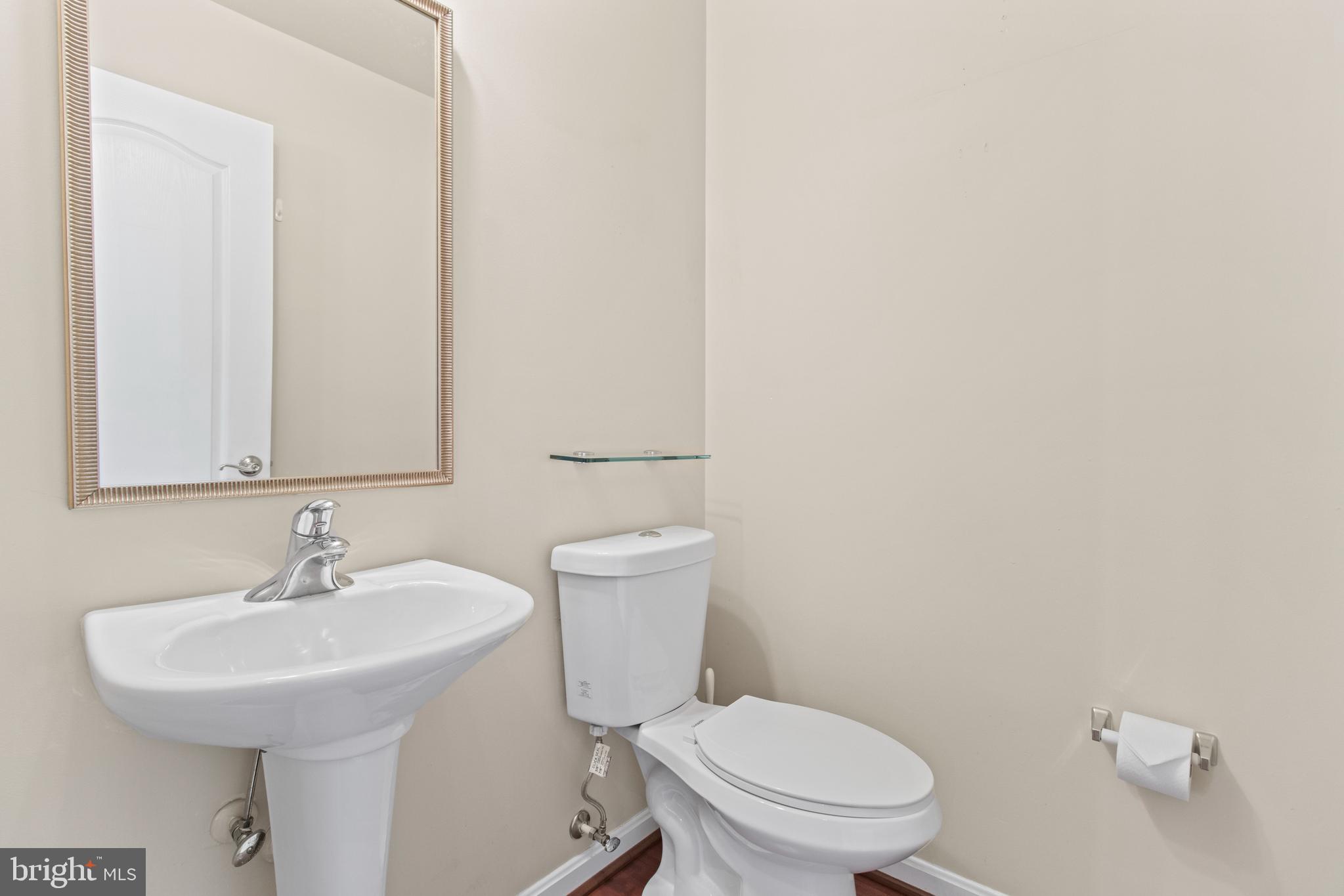 706 Darlow Drive Annapolis, MD 21409 - Photo 14 of 34 Main level half bathroom