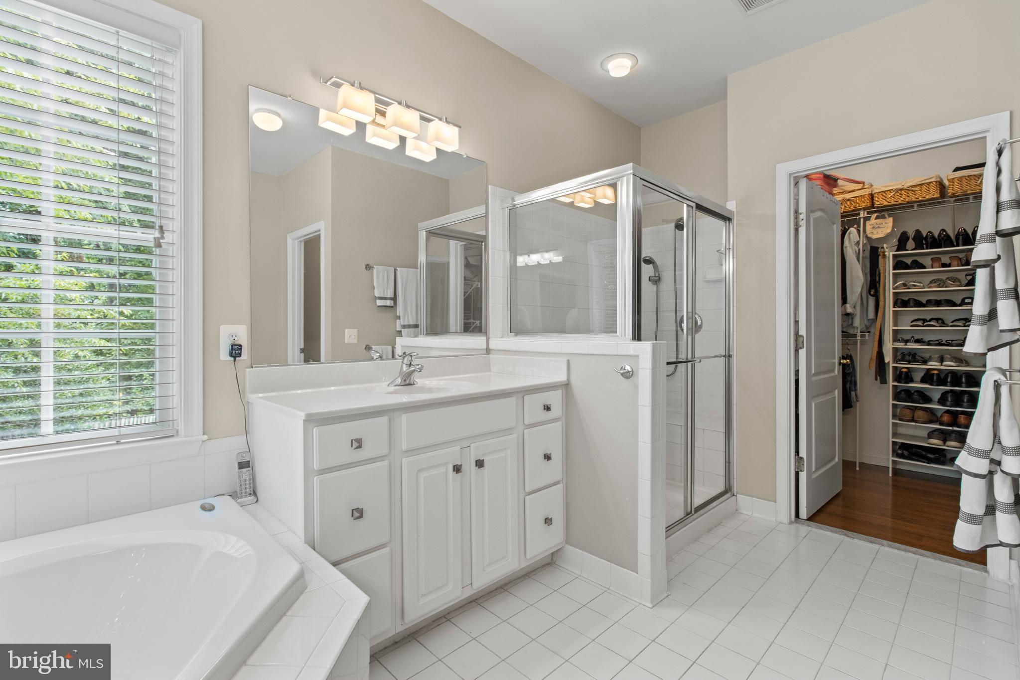 706 Darlow Drive Annapolis, MD 21409 - Photo 18 of 34 Soaking tub, separate tile shower & walk in closet