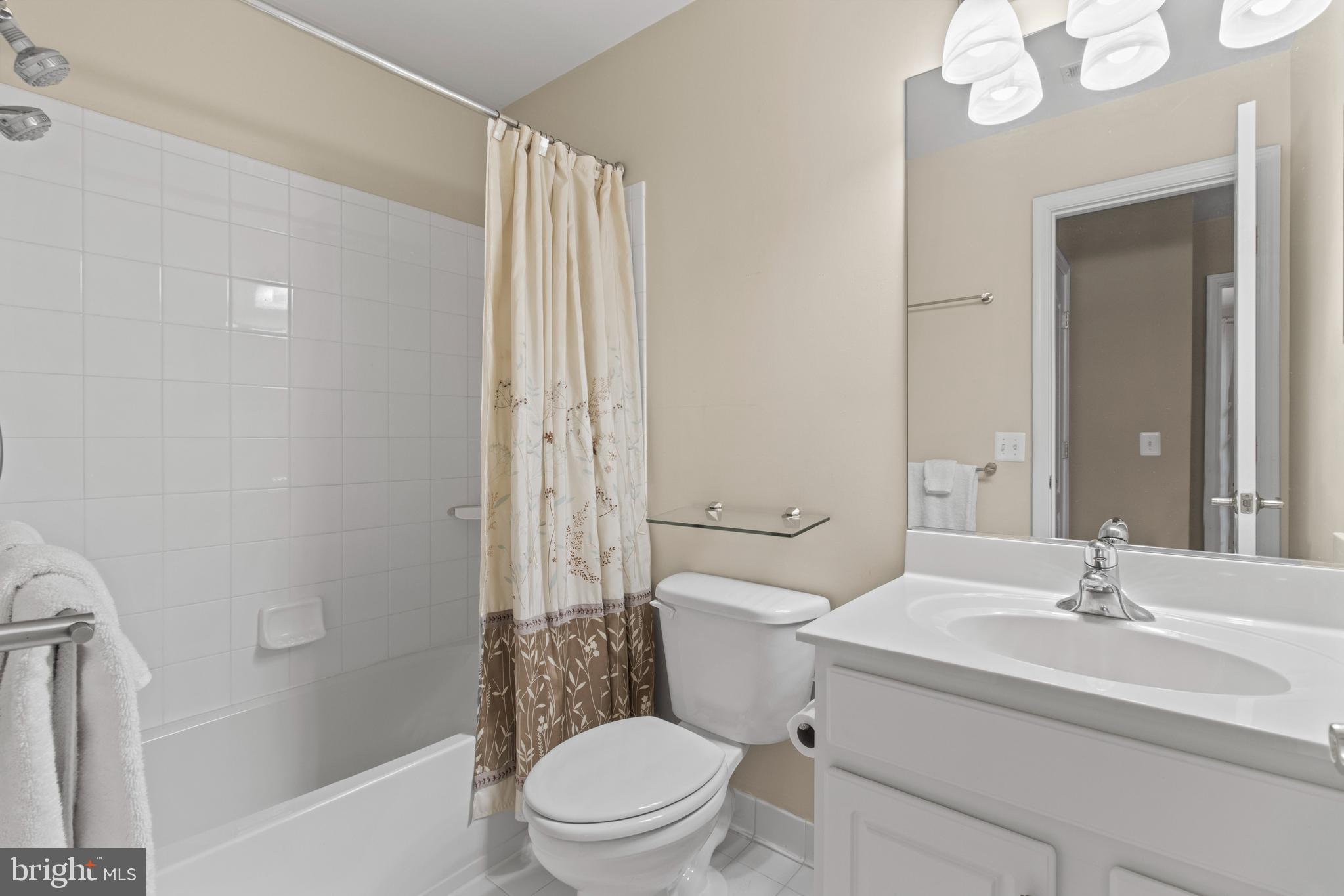 706 Darlow Drive Annapolis, MD 21409 - Photo 23 of 34 Full bathroom on upper level
