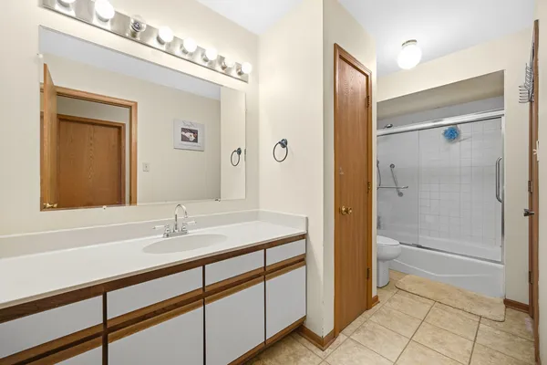 $279,900 | 16054 85th Place, Tinley Park, IL 60487