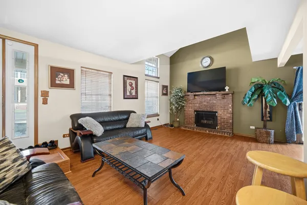 $279,900 | 16054 85th Place, Tinley Park, IL 60487