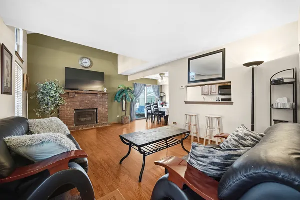 $279,900 | 16054 85th Place, Tinley Park, IL 60487