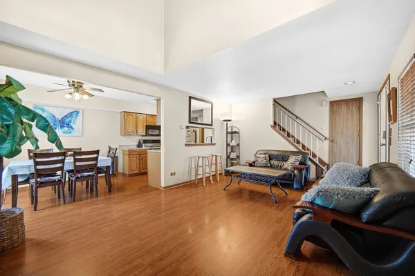 $279,900 | 16054 85th Place, Tinley Park, IL 60487