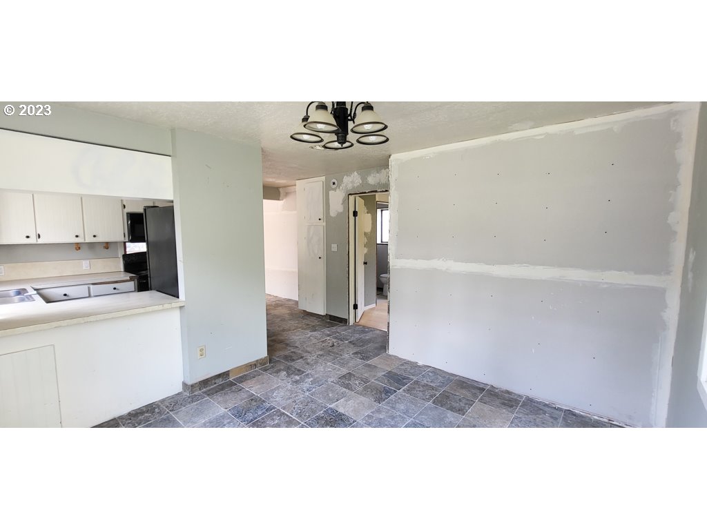 14680 South Redland Road Oregon City, OR 97045 - Photo 11 of 22 Dining Room