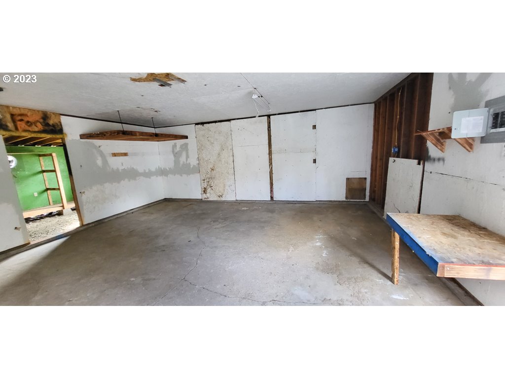 14680 South Redland Road Oregon City, OR 97045 - Photo 20 of 22 Garage