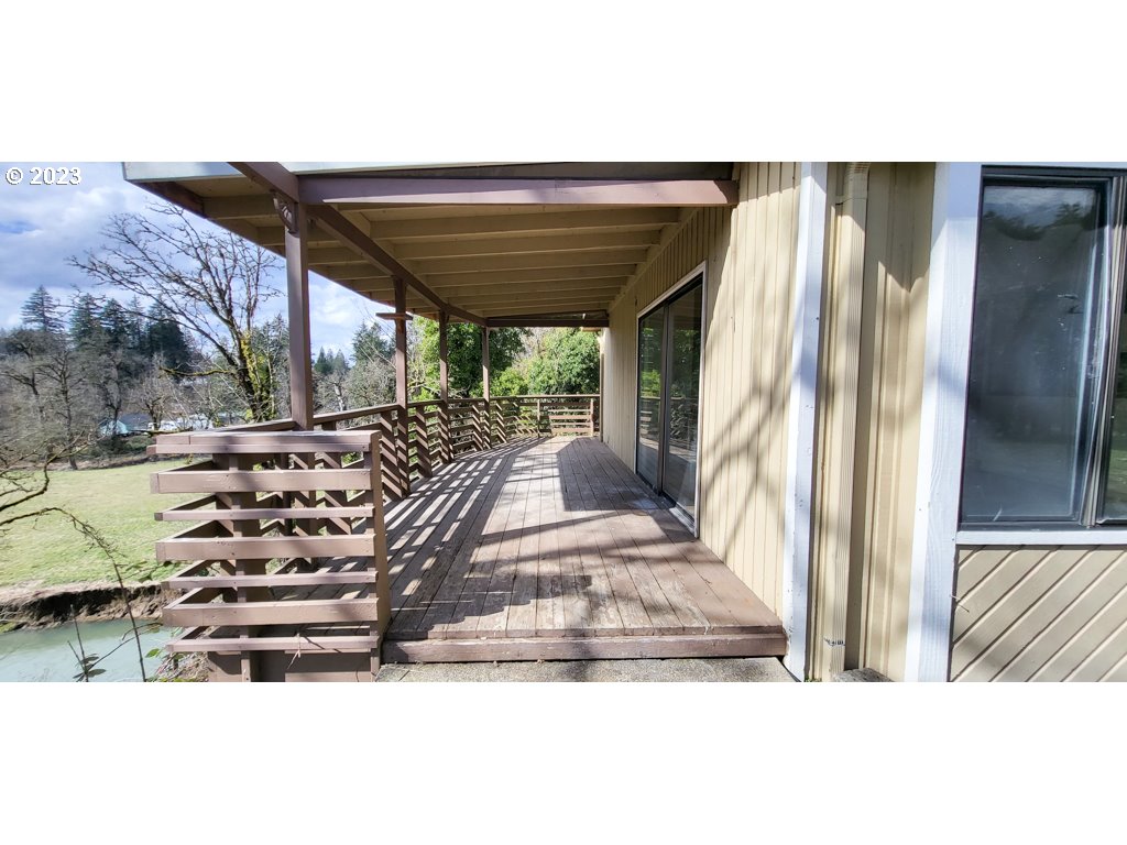 14680 South Redland Road Oregon City, OR 97045 - Photo 22 of 22 Deck