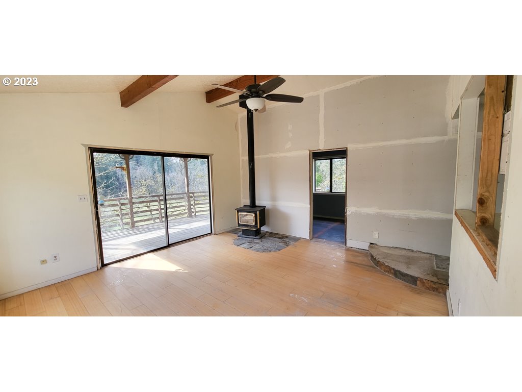 14680 South Redland Road Oregon City, OR 97045 - Photo 3 of 22 Living Room
