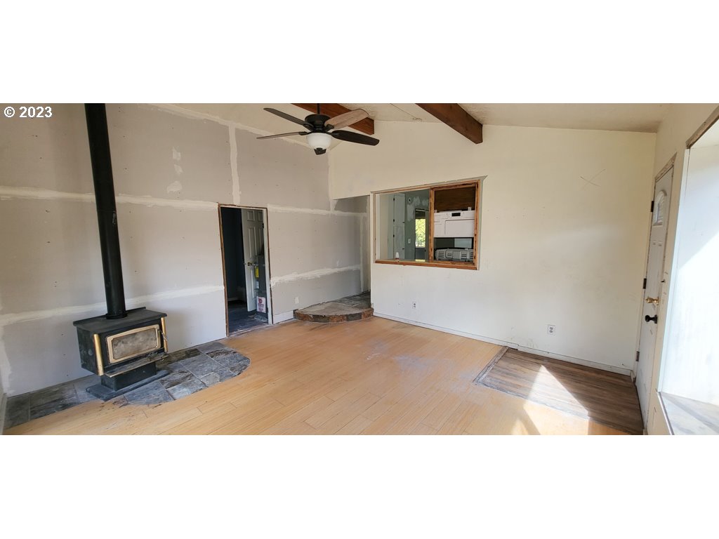 14680 South Redland Road Oregon City, OR 97045 - Photo 5 of 22 Living Room