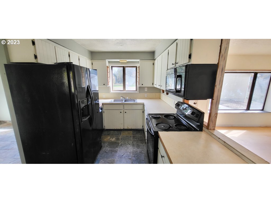 14680 South Redland Road Oregon City, OR 97045 - Photo 6 of 22 Kitchen