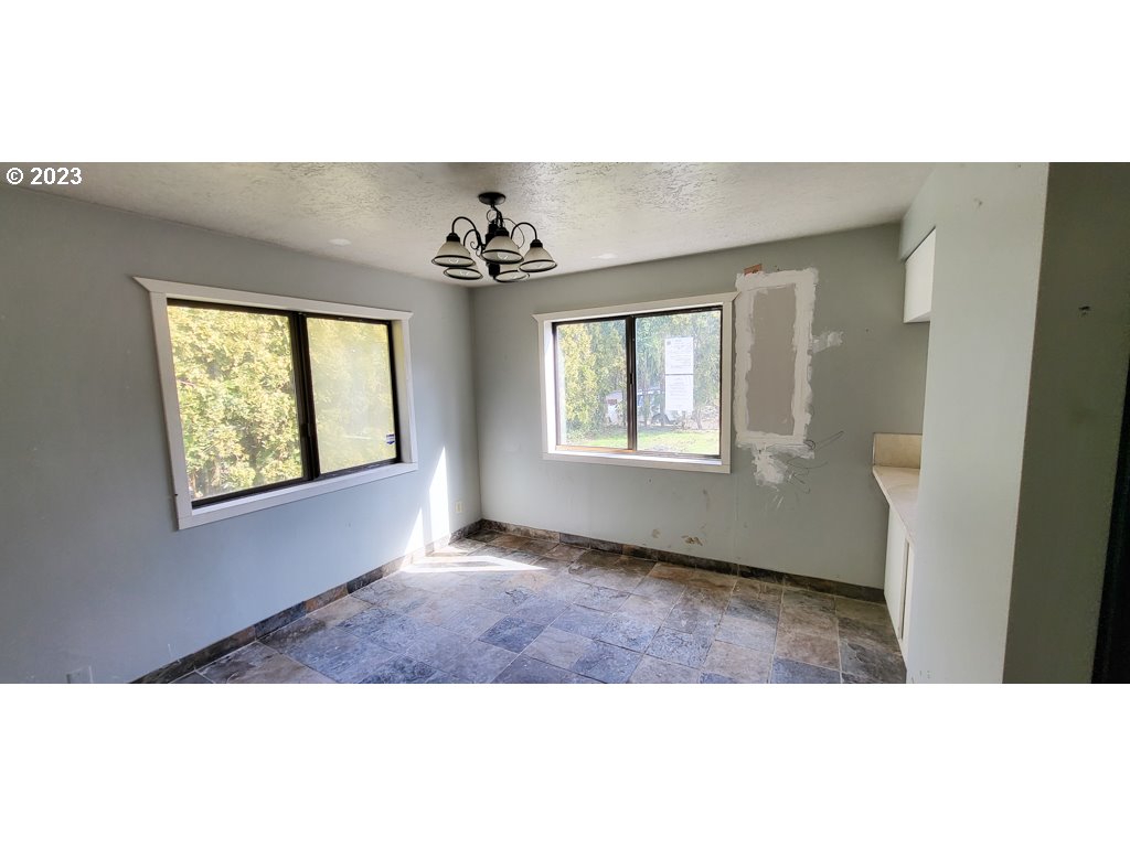 14680 South Redland Road Oregon City, OR 97045 - Photo 8 of 22 Dining Room
