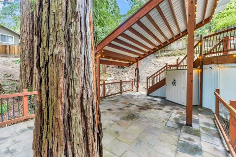 a view of a house with a backyard