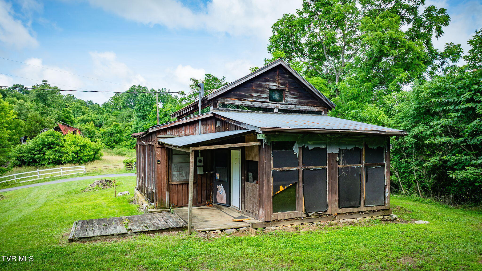 284 Buzzard Roost Road Bulls Gap, TN 37711 - Photo 11 of 17 008