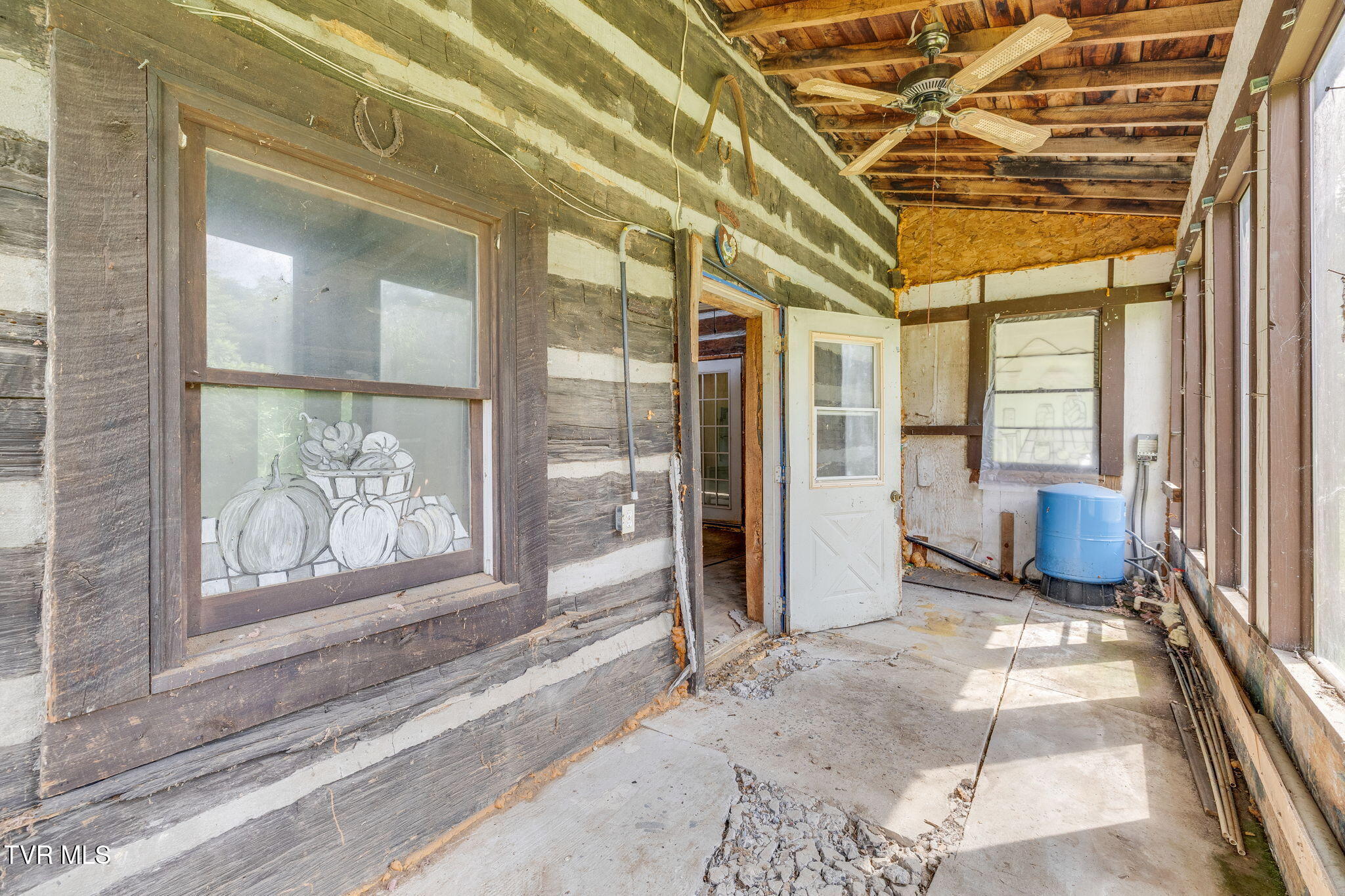 284 Buzzard Roost Road Bulls Gap, TN 37711 - Photo 4 of 17 101