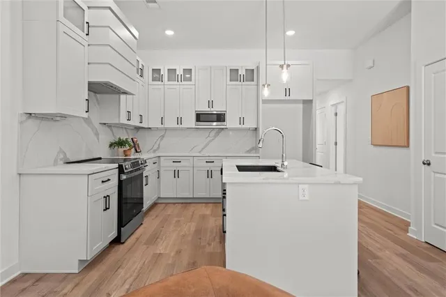 $299,000 | 9308 North Lenox Place, Kansas City, MO 64154