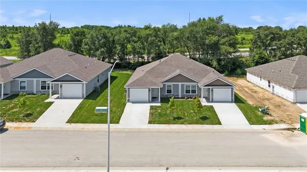 $299,900 | 9308 North Lenox Place, Kansas City, MO 64154
