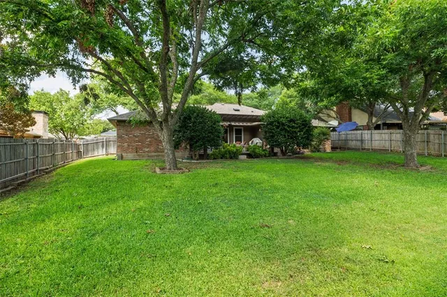 a view of a house with a backyard