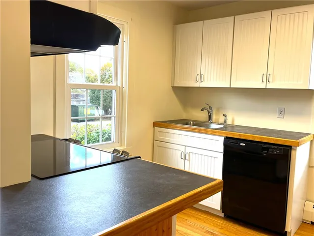 $2,250 | 44 Phillips Street, Unit 1L, North Kingstown, RI 02852