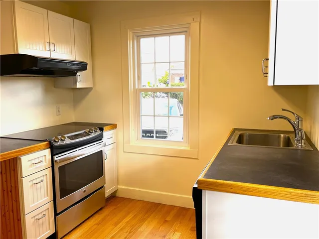 $2,250 | 44 Phillips Street, Unit 1L, North Kingstown, RI 02852