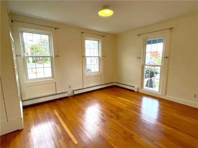 $2,250 | 44 Phillips Street, Unit 1L, North Kingstown, RI 02852