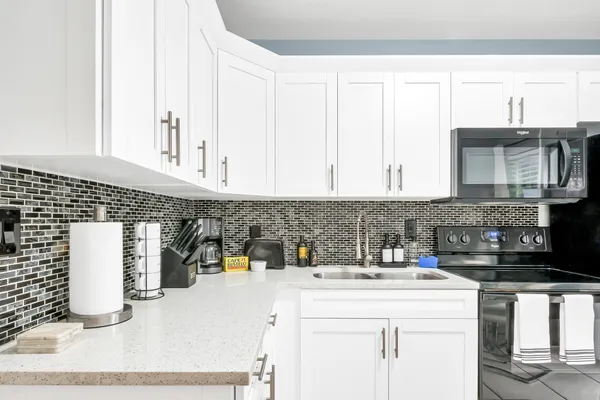 $3,950 | 3331 Lake Avenue, West Palm Beach, FL 33405