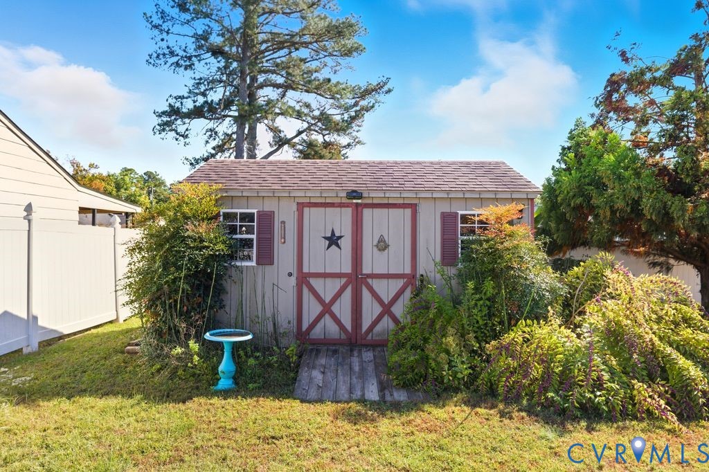 2701 Maury Road Petersburg, VA 23805 - Photo 37 of 41 a front view of a house with garden