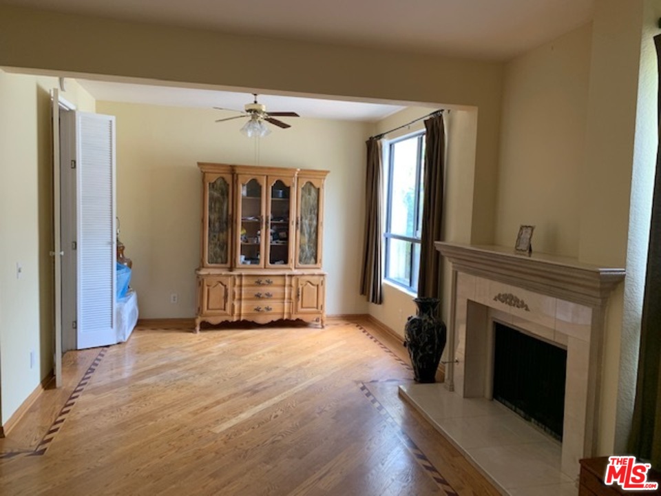 1244 Valley View Road, Unit 129 Glendale, CA 91202 - Photo 5 of 16 Gallery Image 5