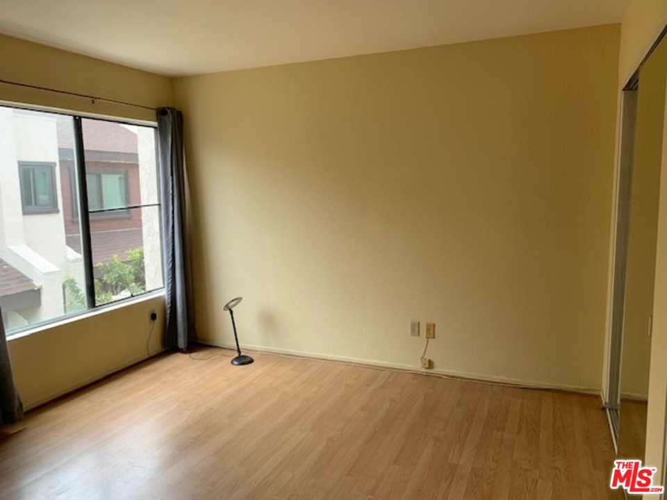 1244 Valley View Road, Unit 129 Glendale, CA 91202 - Photo 8 of 16 Gallery Image 8