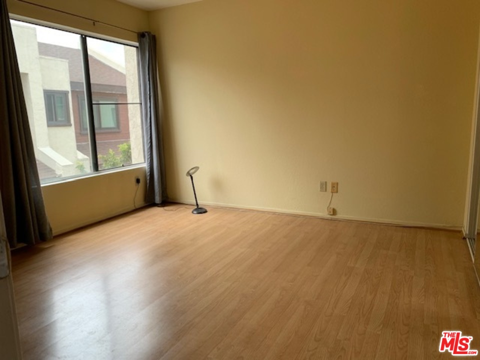 1244 Valley View Road, Unit 129 Glendale, CA 91202 - Photo 9 of 16 Gallery Image 9