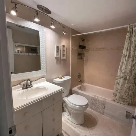 $249,000 | 400 Southeast 10th Street, Unit 202, Deerfield Beach, FL 33441