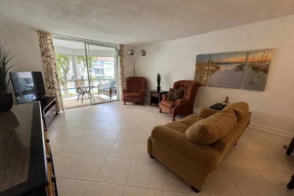 $249,000 | 400 Southeast 10th Street, Unit 202, Deerfield Beach, FL 33441