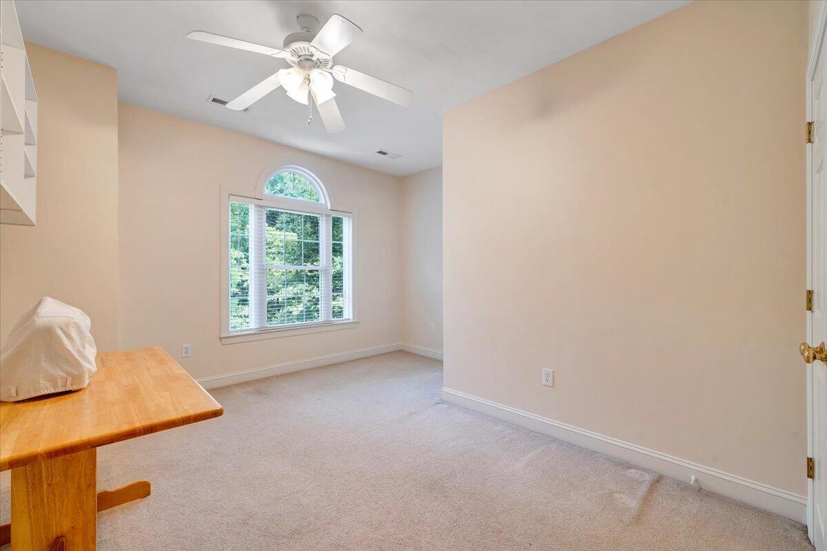 1236 Longview Road Roanoke, VA 24018 - Photo 34 of 58 035