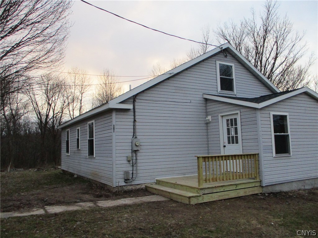 421 County Rte 6 Schroeppel, NY 13135 - Photo 1 of 1 Front/Side Exterior