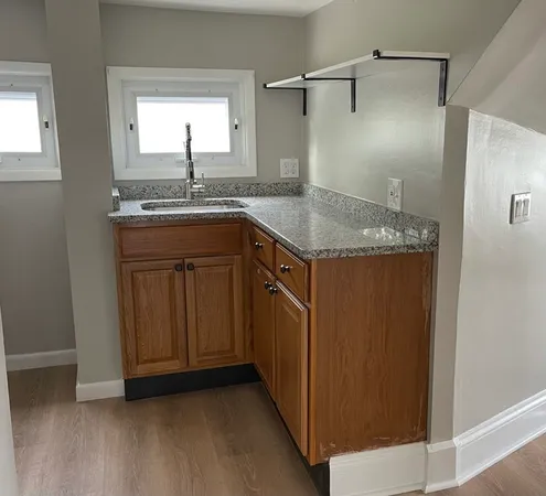 $1,550 | 831-833 Belleville Avenue, Unit 3, New Bedford, MA 02745