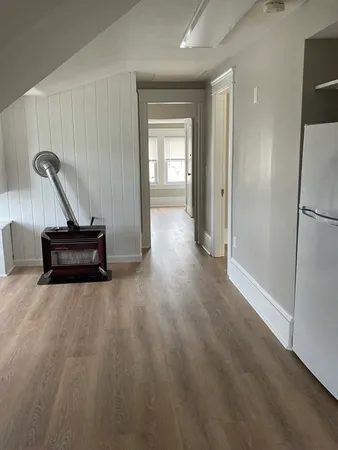 $1,550 | 831-833 Belleville Avenue, Unit 3, New Bedford, MA 02745