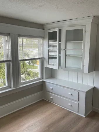 $1,550 | 831-833 Belleville Avenue, Unit 3, New Bedford, MA 02745