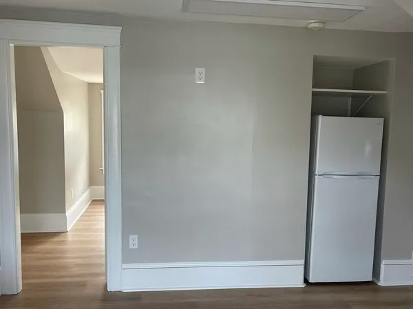 $1,550 | 831-833 Belleville Avenue, Unit 3, New Bedford, MA 02745