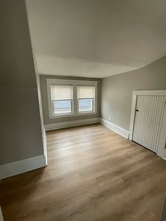 $1,550 | 831-833 Belleville Avenue, Unit 3, New Bedford, MA 02745