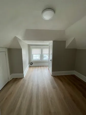 $1,550 | 831-833 Belleville Avenue, Unit 3, New Bedford, MA 02745