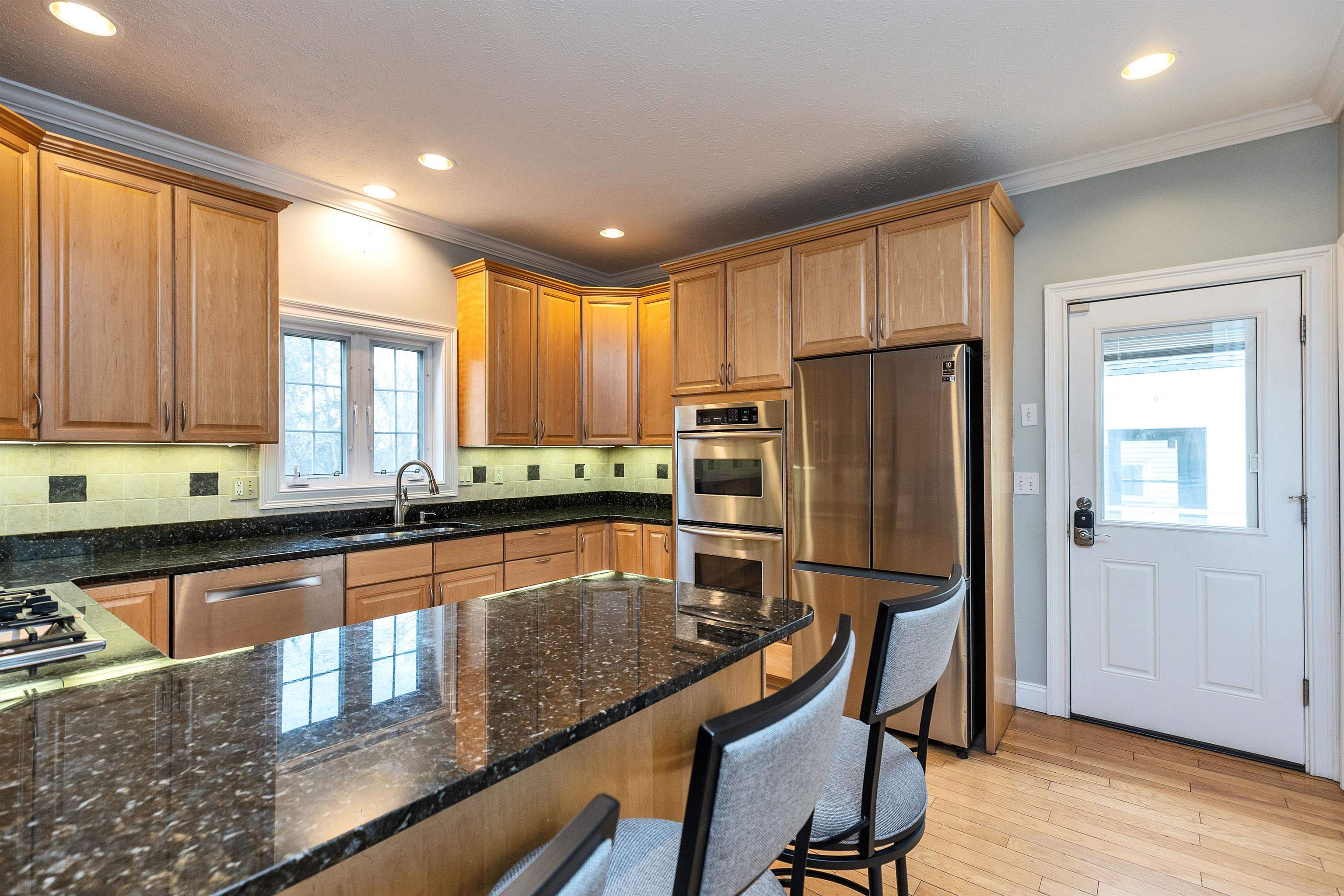 2246 Elm Street Manchester, NH 03104 - Photo 4 of 40