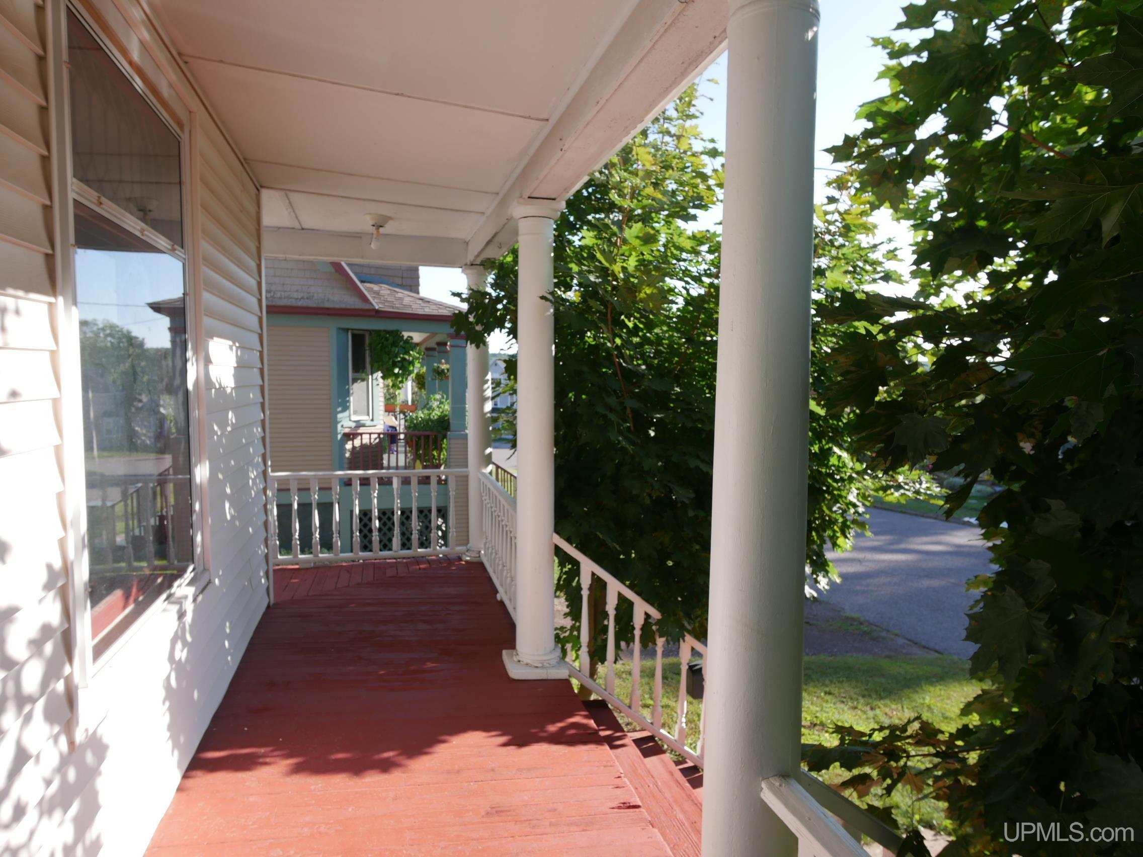 1115 Summit Street Hancock, MI 49930 - Photo 4 of 68