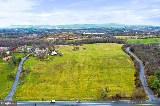 a view of an outdoor space