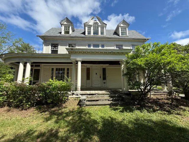 $359,900 | 712 Thomas Street, Stroudsburg, PA 18360