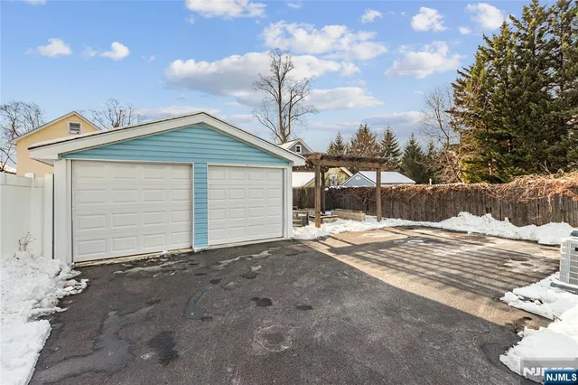 $3,900 | 43 Howe Avenue, Unit 1, Montclair, NJ 07042