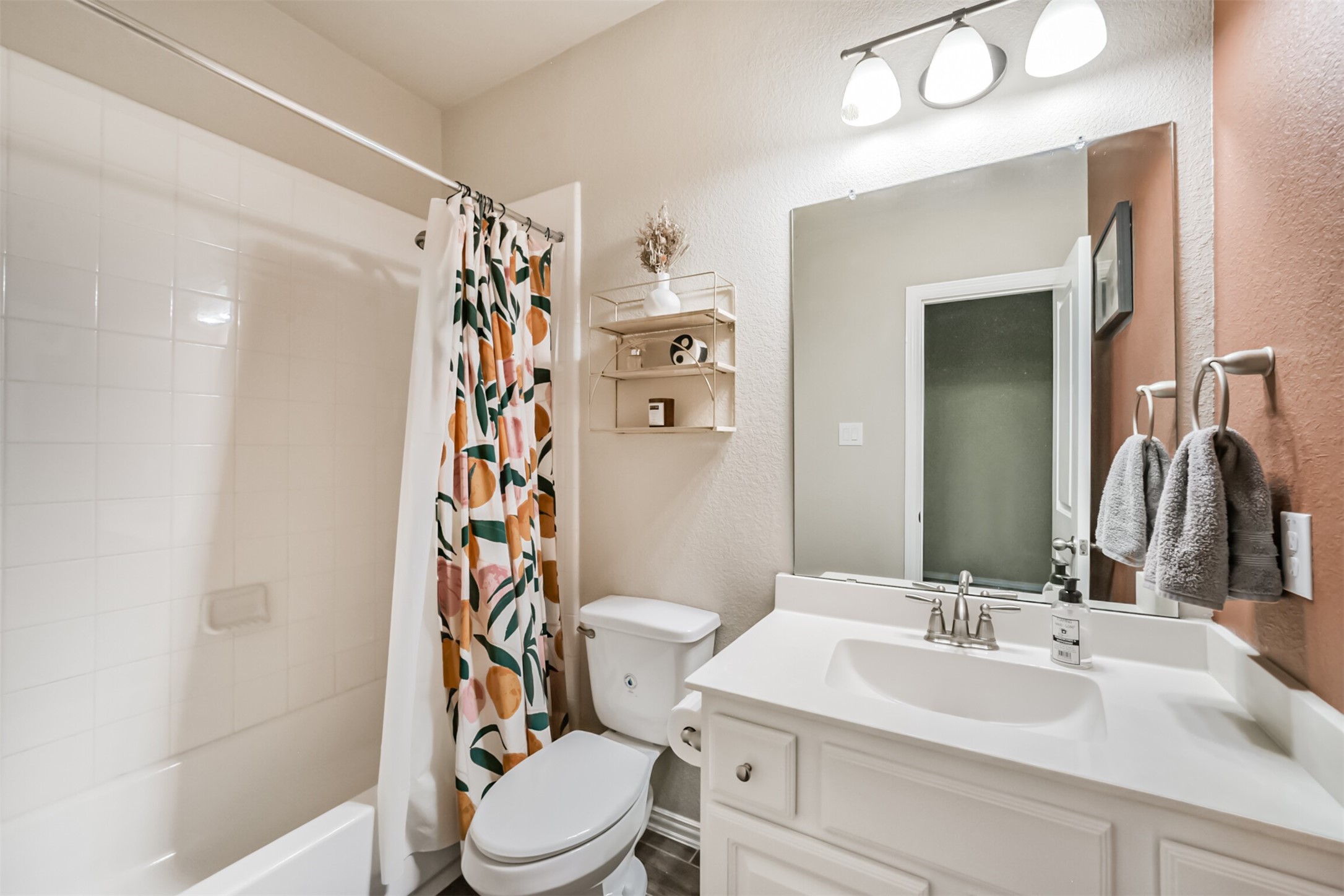 2309 Redwood Ridge Trail Manvel, TX 77578 - Photo 22 of 26 Secondary bathroom