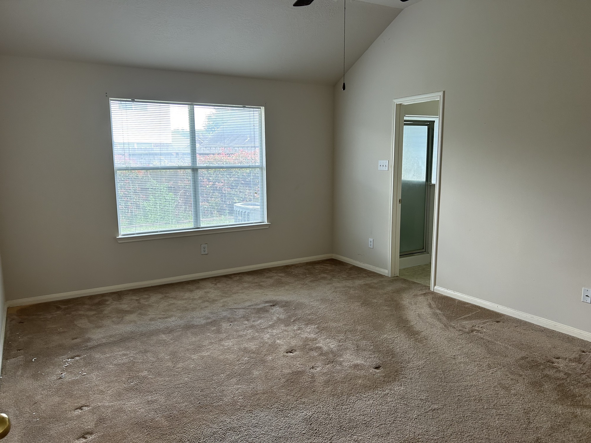 5119 Spring Oak Drive Pasadena, TX 77505 - Photo 3 of 11 an empty room with a window
