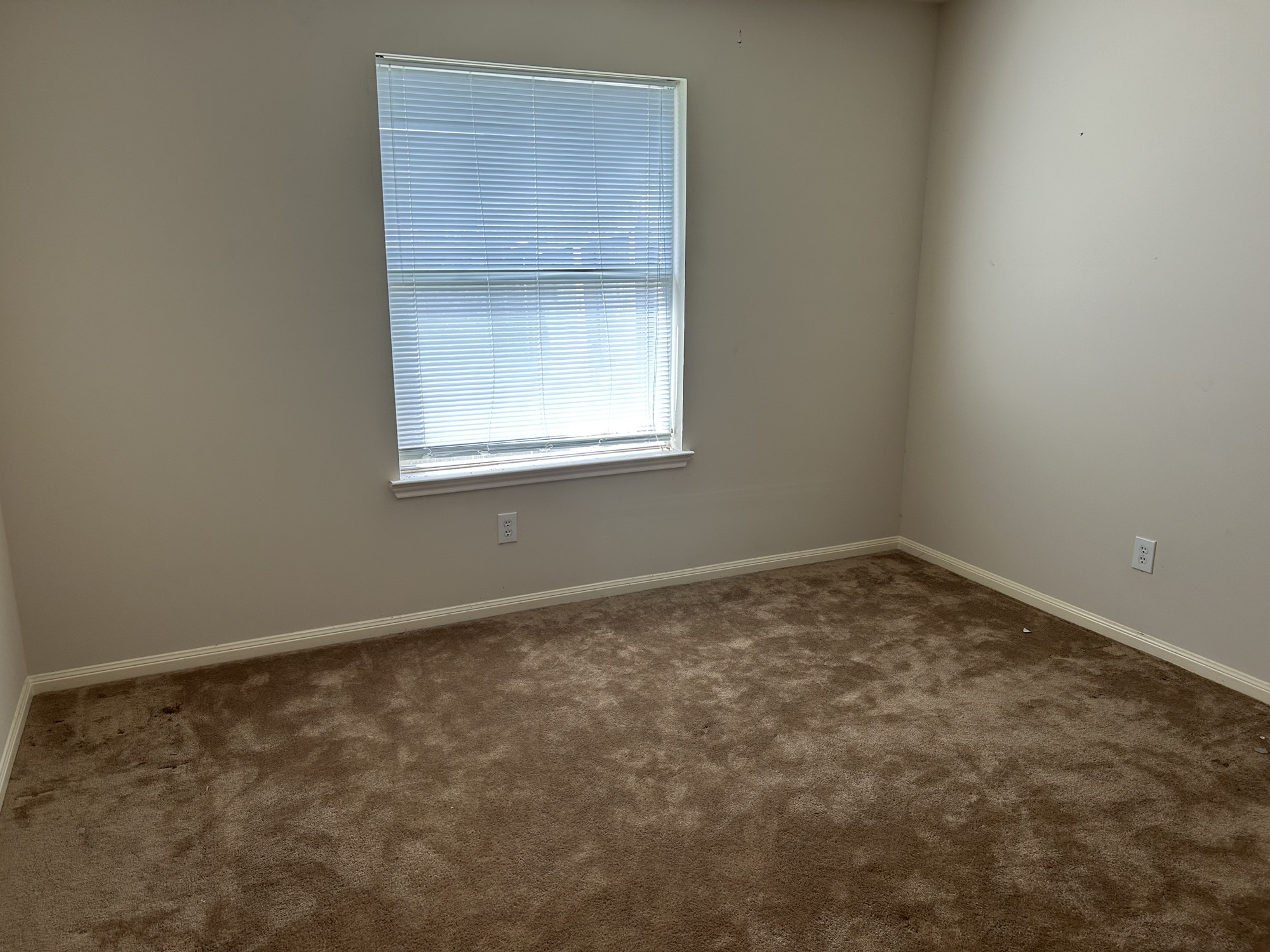 5119 Spring Oak Drive Pasadena, TX 77505 - Photo 9 of 11 an empty room with a window
