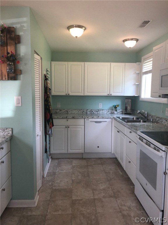 1821 Bandera Drive Henrico, VA 23228 - Photo 4 of 20 Large Eat-in Kitchen w/ Open Breakfast Bar!