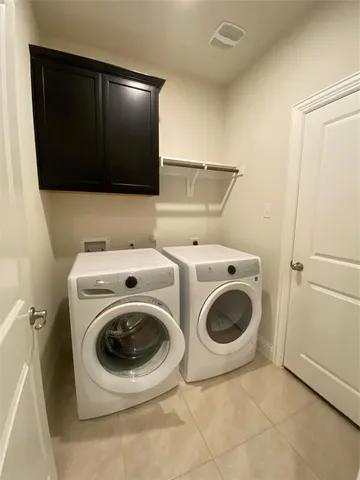 a view of a back yard